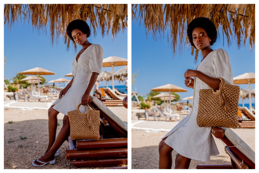 Słomiana torebka na lato z ozdobnymi frędzlami