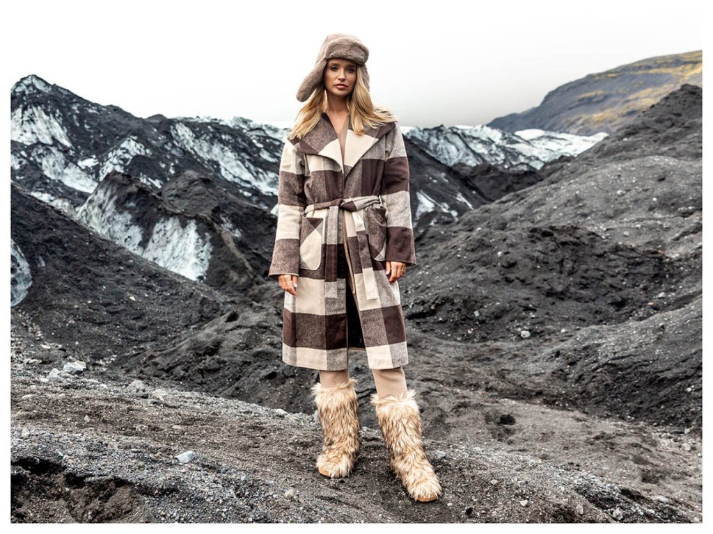 Płaszcze zimowe damskie w kratę