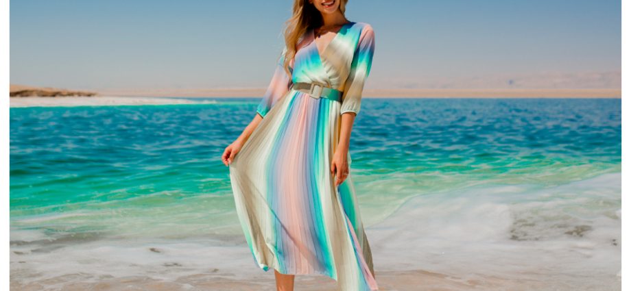 Długa sukienka ombre z długimi rękawami i paskiem