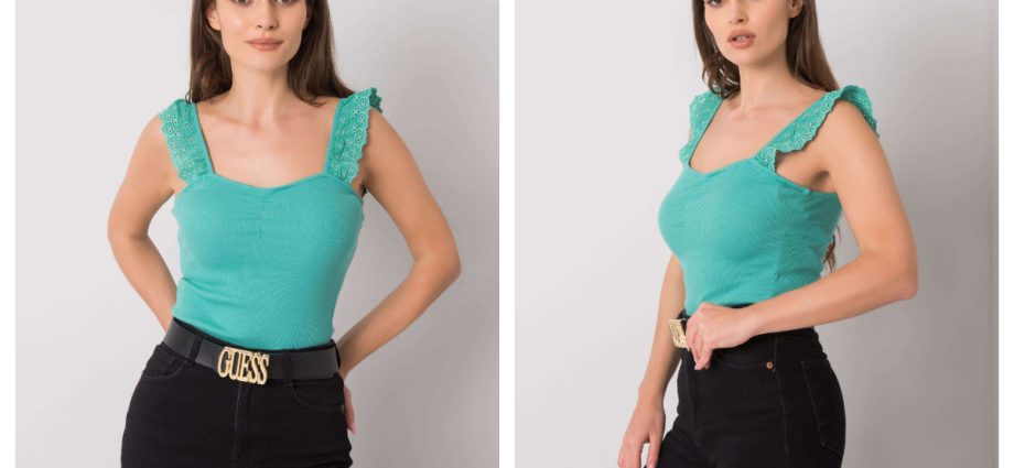 Turkusowy krótki top z koronką na ramionach