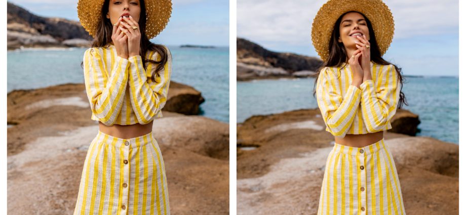 Stylizacja w intensywnym kolorze złożona z bluzki i spódnicy