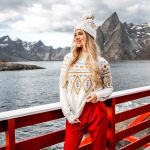 Stylowe i uniwersalne świąteczne sweterki damskie