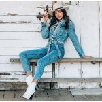 jeansowy kombinezon należy do modnego denimu ze sklepu ebutik.pl