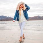 Kremowe golfy to modne swetry na zimę