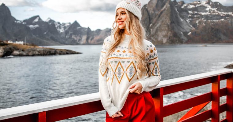 Stylowe i uniwersalne świąteczne sweterki damskie