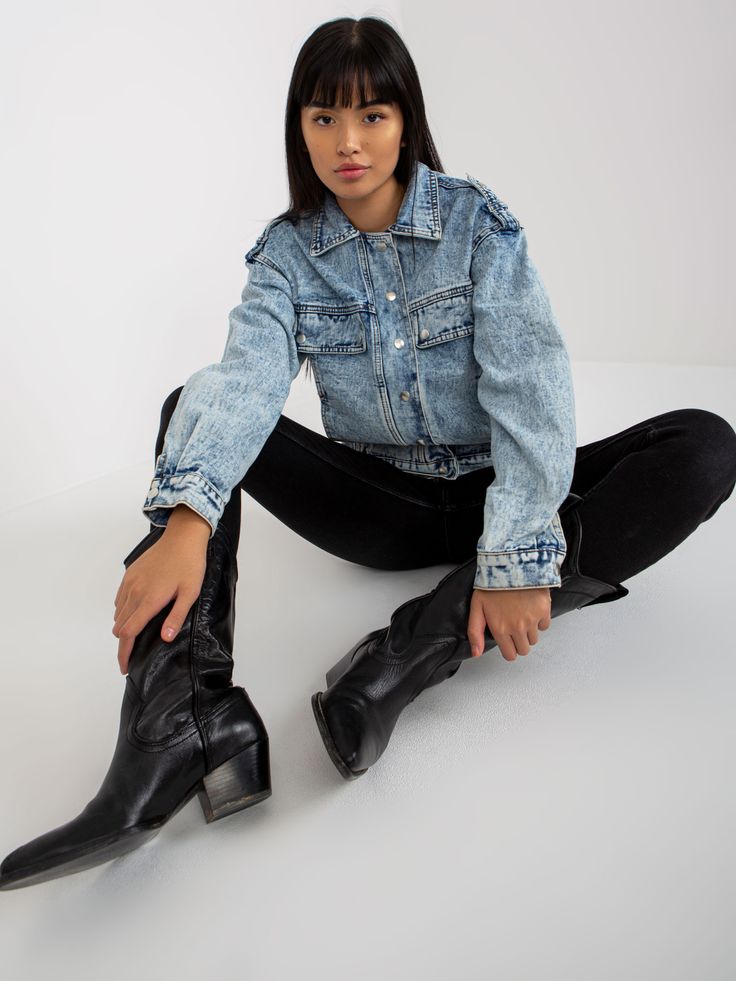 Kurtka damska dżinsowa w najmodniejszych odsłonach sezonu.