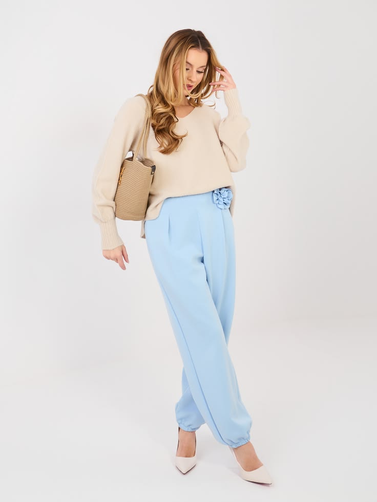 Jeśli nie chcesz nosić wyrazistych kolorów, to postaw na delikatne pastele - ubrania eButik.pl zobacz najmodniejsze kolory ubrań w ebutik.pl