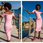 Pudrowy róż w stylizacji na lato z sukienką