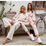 Internetowa hurtownia odzieży Factoryprice.eu oferuje szeroki wybór modnych kompletów