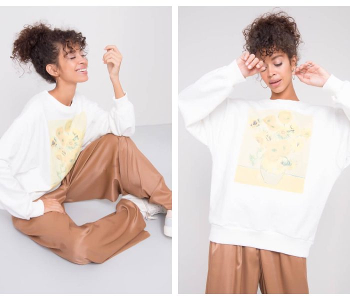 Bluzy damskie z nadrukiem – modny element street style’u