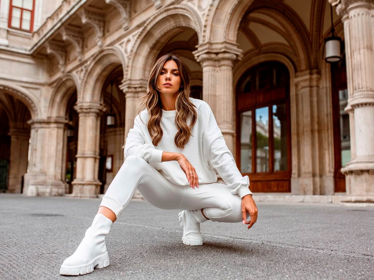 Ubrania marki Basic Feel Good bazują na modnych dresach