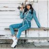 jeansowy kombinezon należy do modnego denimu ze sklepu ebutik.pl