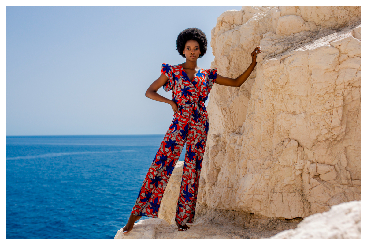 Stylizacja na rozpoczęcie roku z kombinezonem z krótkim rękawem