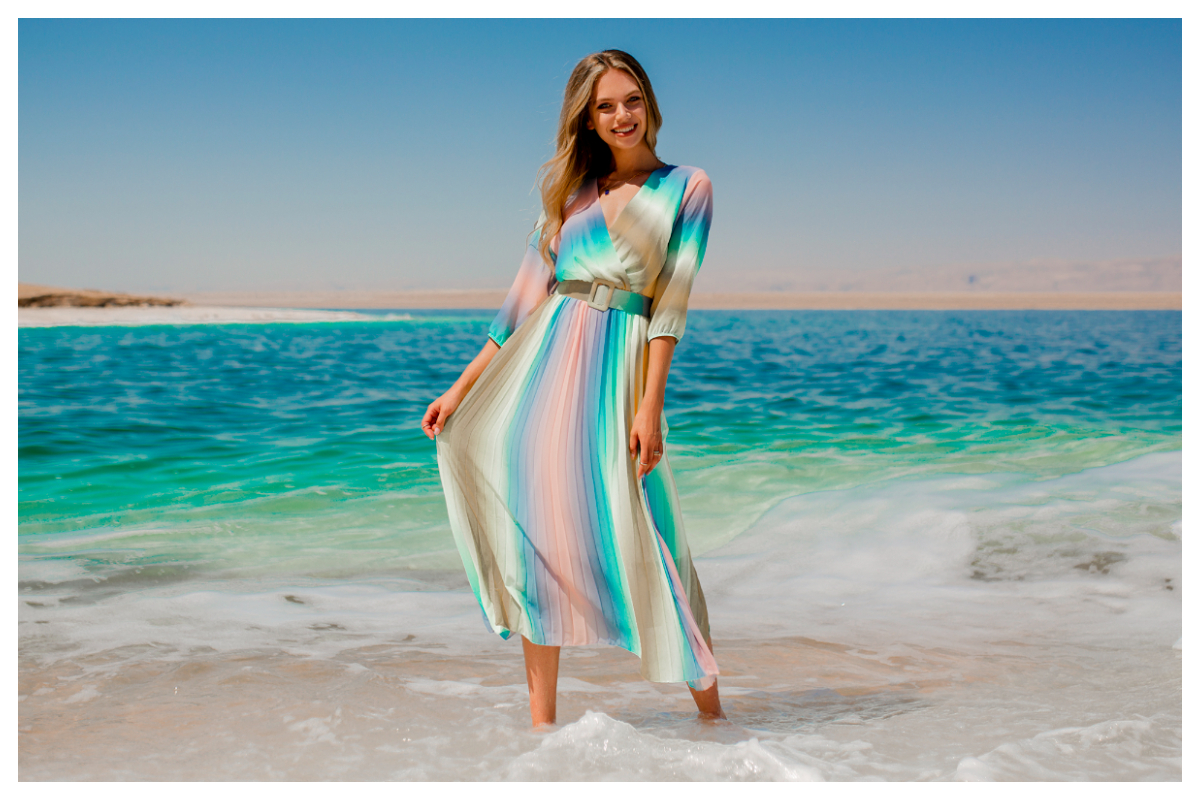 Długa sukienka ombre z długimi rękawami i paskiem