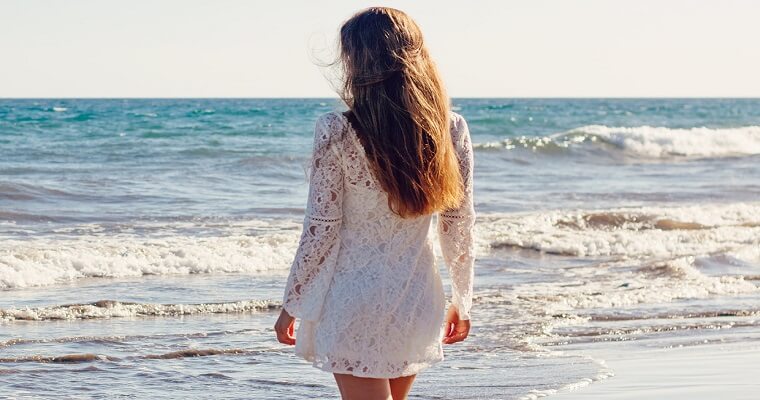 Sukienki z koronkowymi wstawkami