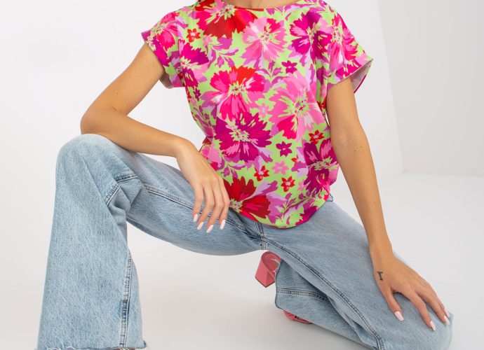 bluzki w kwiaty plus jeansy na co dzień