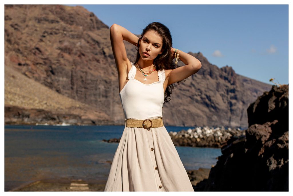 Modne topy na ramiączkach opy damskie idealne na lato – wybór jest duży - Ecru top na ramiączkach z prążkowanego materiału