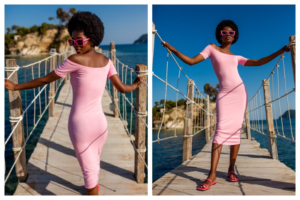 Pudroworóżowa dopasowana sukienka midi z krótkimi rękawami