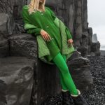 Sweter oversize – poznaj ciekawe trendy w hurtowni