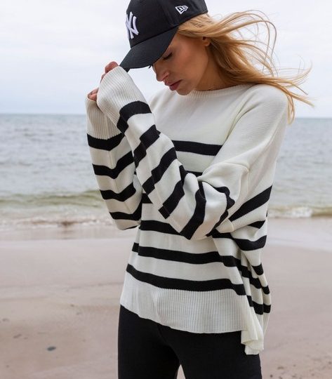 Ecru sweter oversize z okrągłym dekoltem