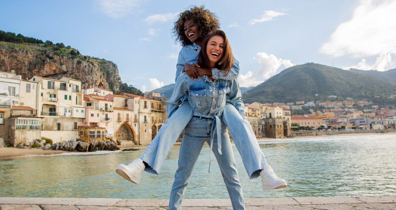 Odkryj najmodniejsze spodnie jeans w hurcie